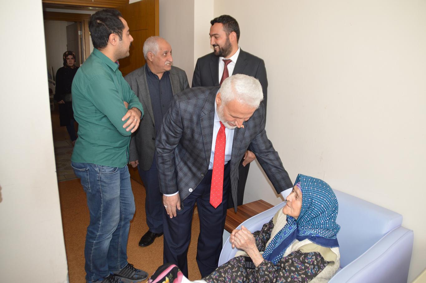 Ağrı İl Müftülüğü, huzur evi sakinlerini ziyaret etti